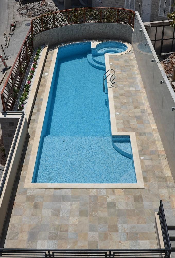Atina Hotel 4*