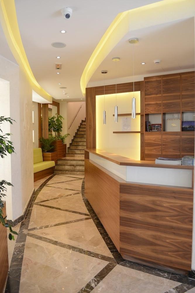 Hotel Atina 4*