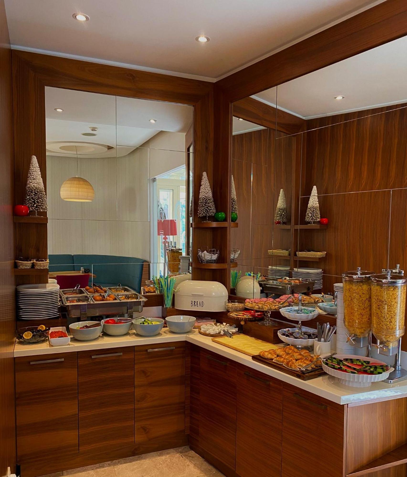 Hotel Atina